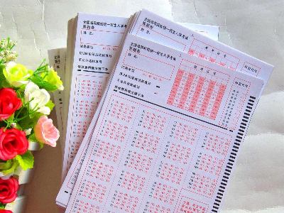 <i style='color:red'>答题卡一般是什么纸质？</i>